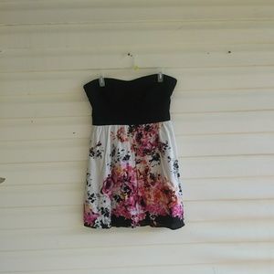 ⚡2 for $10⚡ Floral Strapless Dressy Shirt